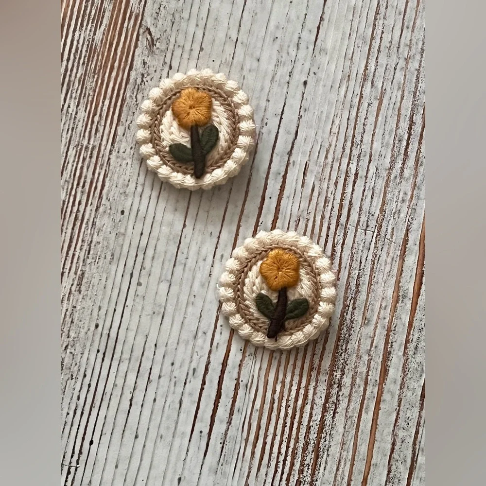 Beautiful Vintage inspired flowers embroidered kids Hair Clips NWT